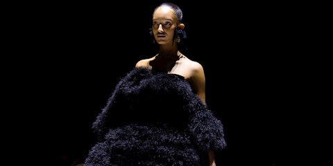 BURBERRY’NİN SERT CAZİBESİ