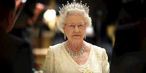 KRALİÇE II. ELIZABETH CORONA VİRÜSE YAKALANDI