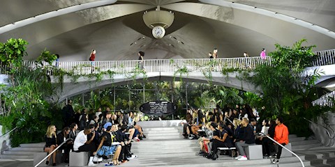 CANLI YAYIN: LOUIS VUITTON İLKBAHAR - YAZ 2020 DEFİLESİ