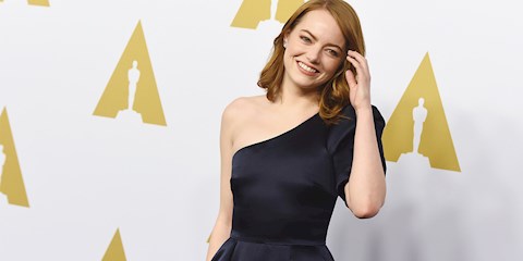 EMMA STONE KORSE GİYDİĞİ DÖNEMDE YAŞADIĞI ZORLUKLARI ANLATTI