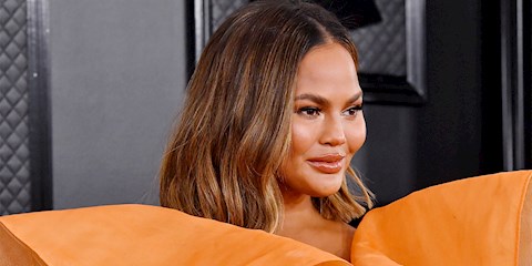 CHRISSY TEIGEN’IN YENİ HOBİSİ TWITTER ÜZERİNDEN ELEŞTİRİLDİ