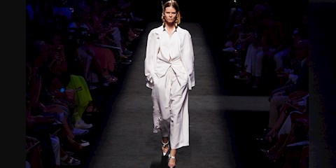 İÇİNİZDEKİ MİNİMALİSTİ SEVİNDİRECEK BEMBEYAZ STİL ÖNERİLERİ