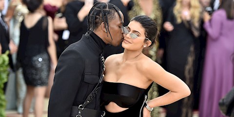 24 AYAR KYLIE JENNER