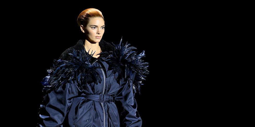 KENDALL JENNER KIZIL OLDU!