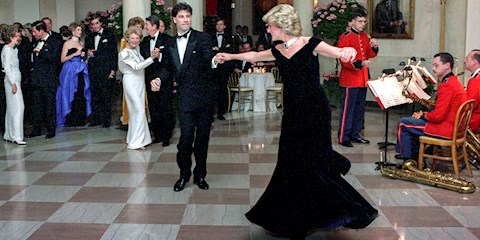 BUCKINGHAM SARAYI PRENSES DIANA’NIN GÖRÜLMEMİŞ FOTOĞRAFLARINI PAYLAŞIYOR