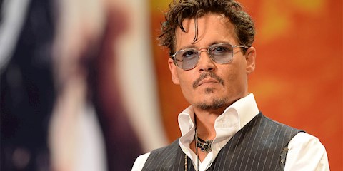 JOHNNY DEPP’İN ‘FANTASTIC BEASTS’ FİLMİNDEN İSTİFA ETMESİ İSTENDİ