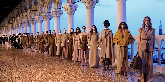 Max Mara Resort 2026 Defilesi Napoli'de Gerçekleşecek