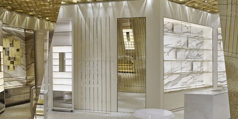 VERSACE, İLK ÇEVRE DOSTU BUTİĞİNİ AÇTI