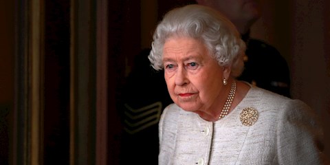 KRALİÇE ELIZABETH'İN DOKTORLARI SAĞLIĞINDAN ENDİŞELİ
