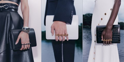 ALEXANDER MCQUEEN’DEN İKONİK FOUR RING’E YENİ YORUM