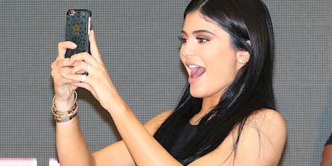 KYLIE COSMETICS PARMAKLARINIZIN UCUNDA