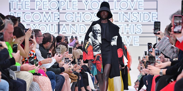 VALENTINO DÜNYA GENELİNDE VINTAGE BUTİKLER İLE BİR ARAYA GELİYOR