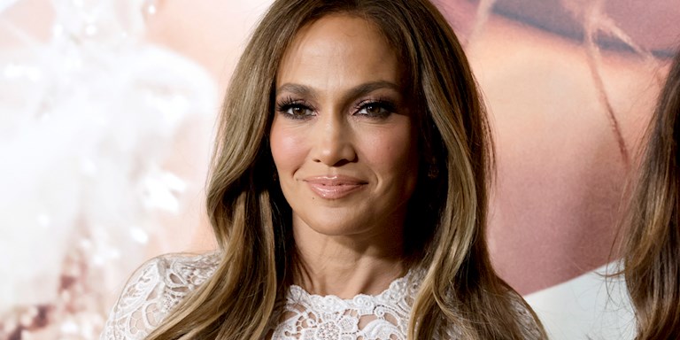 JENNIFER LOPEZ'İN 'MARRY ME' GELİNLİĞİ 40 KİLOYMUŞ!
