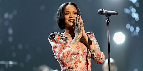 TOM FORD’UN YENİ KOLEKSİYONUNU GİYEN İLK ÜNLÜ