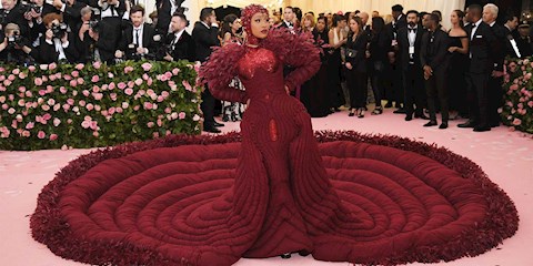 CARDI B’NİN MET GALA ELBİSESİ AĞZINIZI AÇIK BIRAKACAK