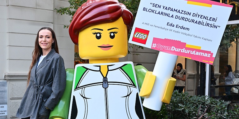 Lego Kızlara İlham Vermek İçin Sokaklarda!