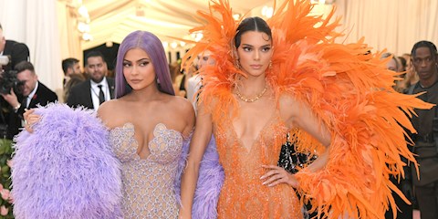2020 MET GALA ERTELENDİ!