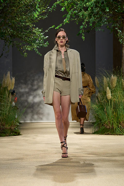 Milano Moda Haftası: Max Mara İlkbahar-Yaz 2024 Defilesi / 27