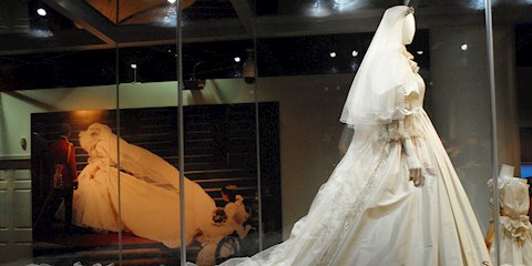 PRENSES DIANA’NIN GELİNLİĞİ KENSINGTON SARAYI’NDA SERGİLENECEK