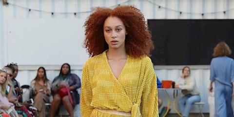 SONBAHARIN SAÇ RENGİ RED VELVET