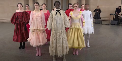 LONDRA MODA HAFTASI: BORA AKSU SONBAHAR -KIŞ 2021-22 DEFİLESİ