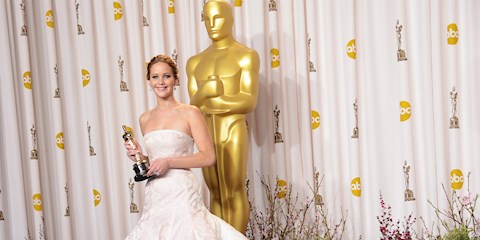 JENNIFER LAWRENCE GOOGLE’DA EN ÇOK ARANAN OSCAR KIRMIZI HALI YILDIZI OLDU