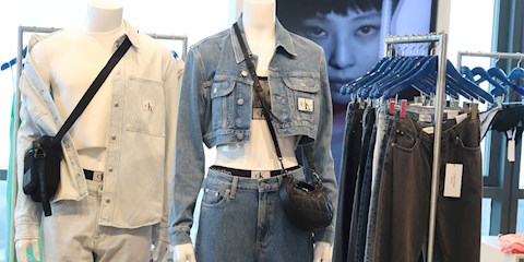 CALVIN KLEIN TÜRKİYE’DEKİ İLK SHOWROOMUNDA  İLKBAHAR 2023 KOLEKSİYONUNU TANITTI