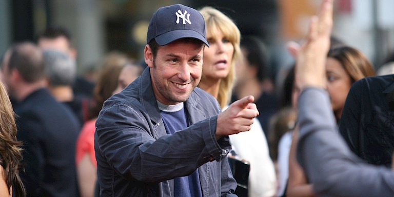 2021’İN BEKLENMEDİK MODA İKONU: ADAM SANDLER