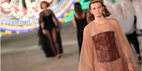 CANLI YAYIN: DIOR İLKBAHAR-YAZ 2021 DEFİLESİ 