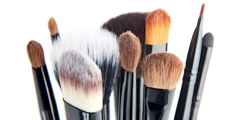 MAKYAJ FIRÇALARI 101: HANGİSİ NASIL SEÇİLMELİ, NASIL KULLANILMALI?