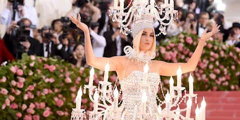 KATY PERRY’NİN HAYATINIZI AYDINLATACAK MET GALA STİLİ