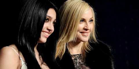 MIU MIU’NUN YENİ KAMPANYASINDA SÜRPRİZ BİR İSİM VAR