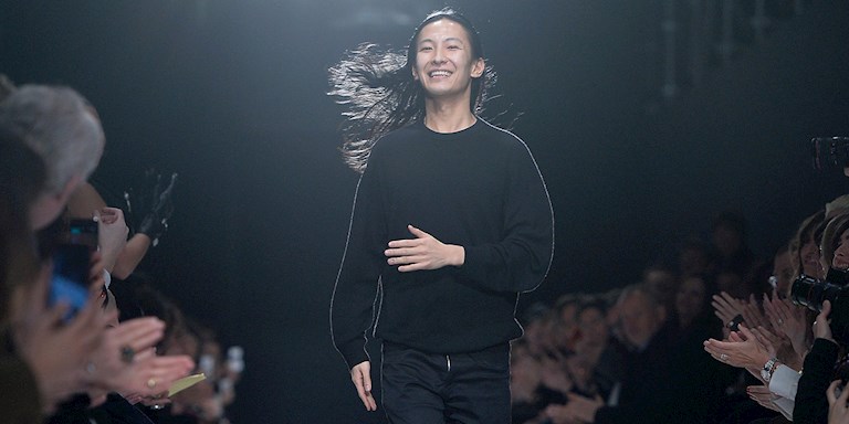 ALEXANDER WANG CİNSEL İSTİSMAR SÖYLENTİLERİ İÇİN YENİ BİR AÇIKLAMA YAPTI