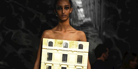 DIOR COUTURE DEFİLESİNDEKİ MAKETİN SIRRI