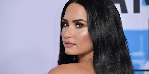 DEMI LOVATO EDİTLENMEMİŞ FOTOĞRAFINI PAYLAŞTI