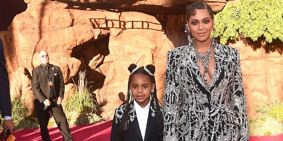 BLUE IVY İLK GRAMMY ÖDÜLÜ İLE POZ VERDİ