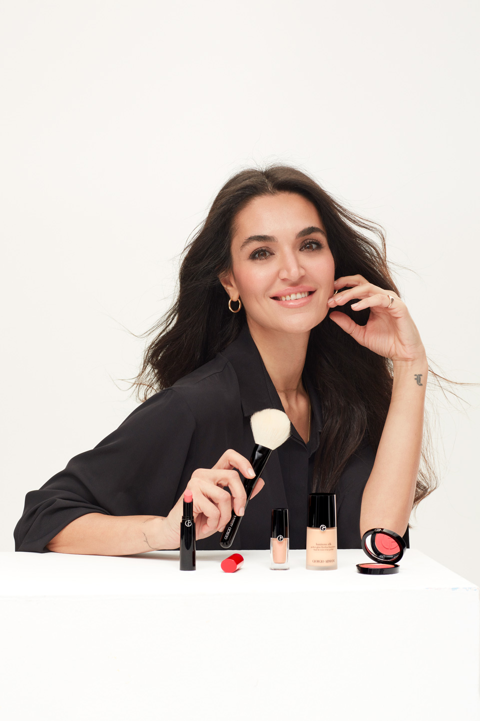 GAMZE TEKIN SE UNE A LA FAMILIA DE MAQUILLAJE DE BELLEZA DE ALP ARMANI