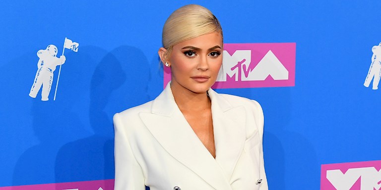 KYLIE JENNER’IN EL DEZENFEKTANI ÜRETMESİ ELEŞTİRİ TOPLADI