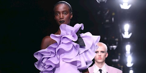 CANLI YAYIN: VALENTINO HAUTE COUTURE 2023-24 SONBAHAR-KIŞ DEFİLESİ