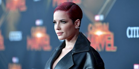 HALSEY İLK BEBEĞİNE HAMİLE