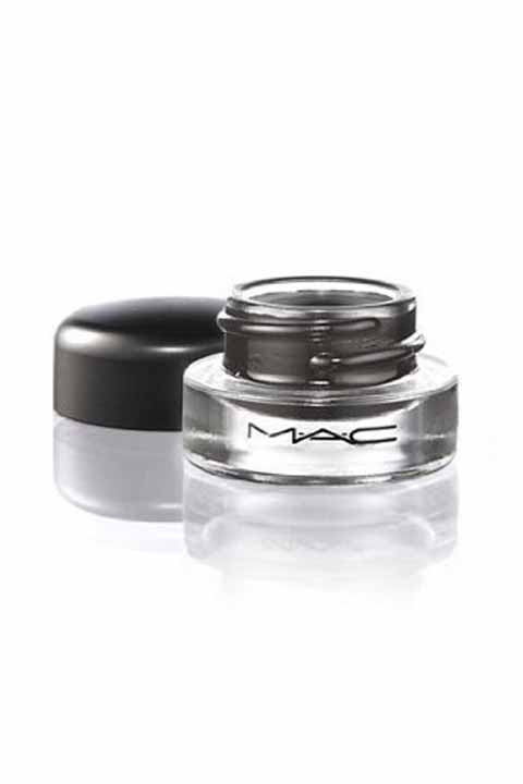KUSURSUZ ÇİGİLER İÇİN EN İYİ 10 EYELINER / 4