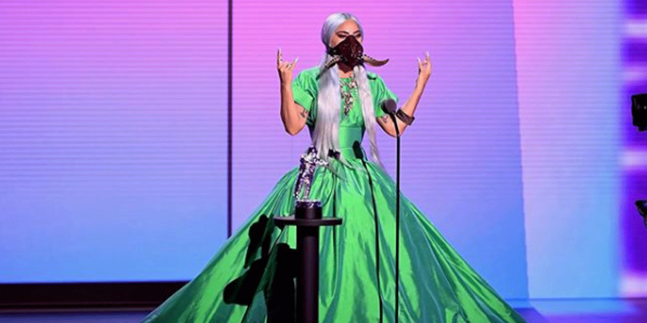 LADY GAGA MASKELERİYLE VMA'DE TARİH YAZDI