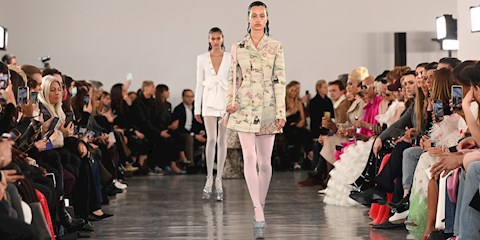 PARİS MODA HAFTASI: GIAMBATTISTA VALLI SONBAHAR-KIŞ 2022 DEFİLESİ