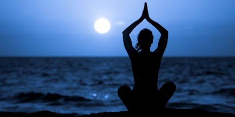 BOĞA BURCUNDA MİSTİK DOLUNAY