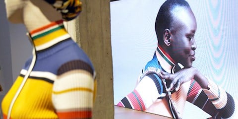 ALEK WEK, WEEKEND MAX MARA İŞ BİRLİĞİNİ ANLATIYOR