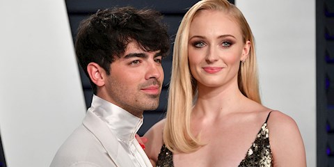 SOPHIE TURNER VE JOE JONAS EVLENDİ!