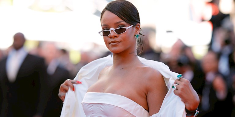 RIHANNA’NIN KİLO ELEŞTİRİLERİNE CEVABI