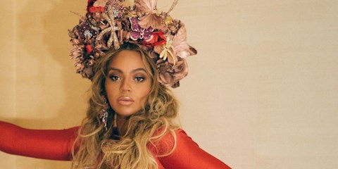 BEYONCE ÇİÇEK TACINDA SON NOKTADA