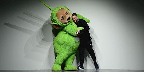 LONDRA MODA HAFTASI'NI TELETUBBY'LER BASTI