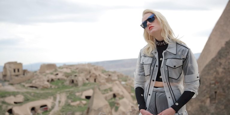 TEPELERİN ÜSTÜNDE